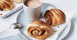 Franzbrotchen Klassisch Selbermachen Die Besten Backrezepte Mit Gelinggarantie Rezept Franzbrotchen Rezepte Lebensmittel Essen