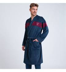 Vous y trouverez les meilleures pièces uniques ou personnalisées de nos robes de chambre et peignoirs boutiques. Robe De Chambre Homme Velours Athena En Bleu Pour Homewear Et Sous Vetements Galeries Lafayette Un Large Choix De Libelle Galeries Lafayette