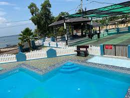 Tengok orang main layang2 sambil ditiup angin sepoi bahasa.rasa nak nyanyi lagu cinta pantai merdeka je.hehe. Dyan Chalet Pantai Merdeka Kota Kuala Muda Kedah Home Facebook