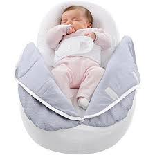 juste apres la naissance le cocon pour nouveau ne cocoonababy accueille l enfant en douceur et le securise en epousant la f cocoonababy idees pour bebes bebe