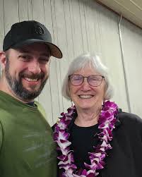 Last night Corey flew home, and was able to welcome my Mom at her gate as  she arrived to join me for a week in Maui ♥️🌸