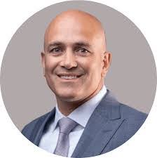 Scott Holmes's Instagram, Twitter & Facebook