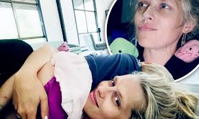 Teresa palmer is counting down the weeks until she gives birth to her fourth child. Actress Teresa Palmer Is Every Inch The Relatable Mother In Her Isodiaries Update Daily Mail Online