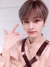 Honey eyes (kkulnunbit) and honey young boy (kkuldongja). Minho Straykids Stray Kids Seungmin Lee Know Stray Kids Minho