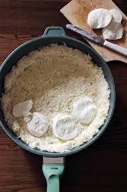 Servire le patate in padella con speck e mozzarella ben calde. Ricetta Pizza Di Patate In Padella Dissapore