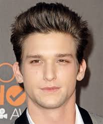 Hairstyles for men with fine hair: Daren Kagasoff Short Straight Hairstyle