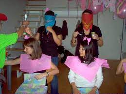 Ideas de juegos clásicos fáciles y entretenidos para que los invitados de tu fiesta de baby shower se diviertan. 10 Juegos Divertidos Para Animar Un Baby Shower Etapa Infantil