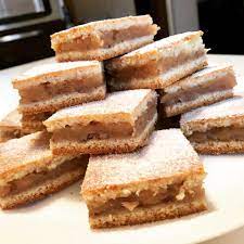 Plăcintă cu mere este una din prăjiturile mele preferate si pe care o pregătesc deobicei sâmbătă pentru a. PlÄcintÄ FragedÄ Cu Mere Ruxandra Luca