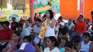 ¡No estás sola! gritan Esthela Damián y habitantes de San Isidro Gallinero, en Acapulco, a la presidenta Claudia Sheinbaum