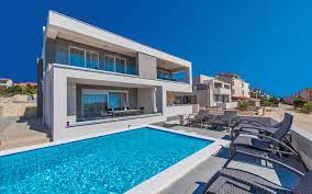 Mit dem shuttleticket kannst du beliebig viele fahrten, von verschiedenen haltestellen in novalja, in dem gebuchten zeitraum in anspruch nehmen. Bavaria Goes Zrce Bayern Feiert Gemeinsam