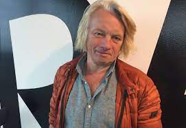 Falt imellom stolene igjen , 02:47. Chill Collins On Twitter Det Er En Kjent Sak At Axl Rose Er Pa Vei Til A Bli Jan Eggum Men Jan Eggum Sjol Holder Pa A Bli Hogger N