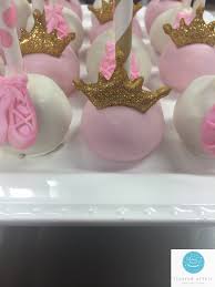 Birthday Cake With Cake Pops On Top Pink Princess Cake Pops With Gold Crowns Lanches Para Festa Bolo De Princesa Festas De Aniversario De Princesa