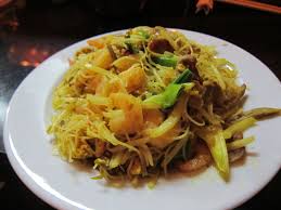 Singapore Mai Fun Thin Rice Noodles Shrimp Roast Pork Bean Sprouts Onions Scallions Egg Greeen Pepper Hot Yell From Stuffed Peppers Pork Roast Food