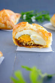 Traditional Kerala Style Egg Puffs The Recipe Consists Of Puff Pastry Filled With Curried Eggs Spicy Egg Egg Puff Puff Pastry Filling Christmas Recipes Easy