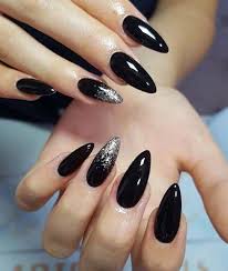 If you're into unique and edgy nail art designs then this is something that you definitely should try out. 10 Fabulous Black Edgy Nail Art Design With Glitter Modren Villa Edgy Nails Black Nail Designs Edgy Nail Art