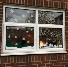 Turn your home into a winter wonderland with the following easy and inexpensive christmas window decoration ideas for this holiday season. 40 Exclusive Christmas Window Decoration Ideas Collagecab