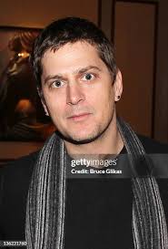 Maison Avery William Thomas, father Rob Thomas and Matthew James... News  Photo