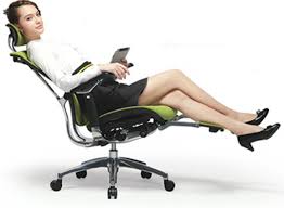 Kursi kami hadir dengan tinggi yang dapat disesuaikan dan didesain agar sempurna menopang tubuh anda serta memberikan kenyamanan maksimal. Elutima Blog Tips Membeli Kursi Harga Murah