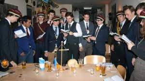 Vuil clubje voor chique antwerpse studenten in leuven. Reuzegom De Elitaire Studentenclub Die Geen Regels Duldde De Standaard Mobile