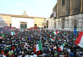 Di seguito un articolo che fotografa la rivalità tra italia e spagna nel tempo, a partire dal 2007, quando la classifica 2007 di. Maxischermo Europei A Bologna Dove Vedere La Partita Italia Spagna Corrieredibologna It