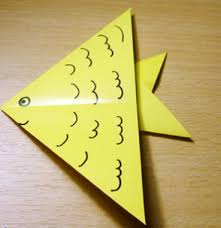 Dianjurkan untuk menggunakan kertas yang paling sedikit 15 x 15 cm untuk memulai. Tutorial Origami Ikan Paling Mudah