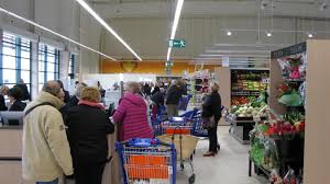 Possible languages include english, dutch, german, french, spanish, and swedish. Du Monde Pour Le Premier Jour D Ouverture Du Supermarche Leclerc