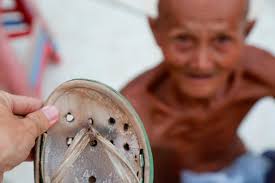 Kỳ quái ông lão 'tỉ phú' bán sen, được ví như “Bùi Giáng”!