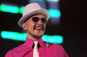 Jan delay was born on august 25, 1976 in hamburg, germany as jan philipp eißfeldt. Interview Mit Jan Delay Der Rapper Und Der Rabe Kultur Stuttgarter Nachrichten