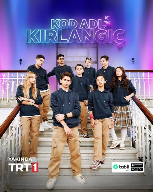 Kod Adı Kırlangıç'ın Yeni Sezon Afişi Yayınlandı! Serkan Şenalp, Gizem Arıkan, Korhan Herduran, Mine Teber, Ayhan Taş, Zeynep Kankonde, Cemil Şahin ve Eray Kaman'ın kadrosunda yer aldığı dizi yeni sezonuyla geri dönüyor.