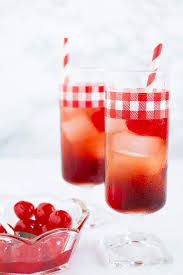 Pour in the vodka, the soda, and the grenadine. How To Make A Shirley Temple With Sprite