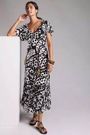 Around the neck dresses are available in latest collections at reasonable prices upon alibaaba.com. The Best Summer Dresses According To Passionate Reviews