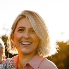 🌸Happy International Woman's Day!🌸 “Here's to strong women: May we know  them, may we be them, may we raise them.” I want to take a moment to thank  the amazing women in