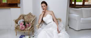 Sie können hochzeitsmode nach ihren wunschen kaufen. Brautkleider Abendmoden Von Brautmoden Kufner