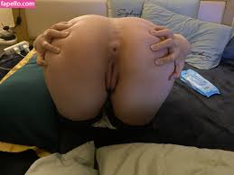 kimheezk - Experience the raw passion of sex training from this stunning Twitter personality