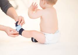 Sock Ons Kluge kleine Dinge, die Babysocken halten! - Baby Blue - 0-6  Monate: Amazon.de: Bekleidung