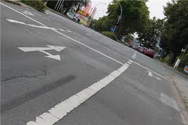 Wann darf man rechts überholen? Darf Man Auf Dieser Strasse In Oespel Rechtsabbieger Rechts Uberholen