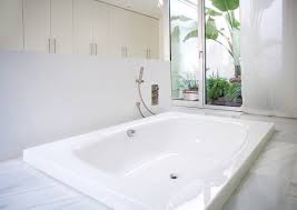 For most people, the american standard cambridge bath tub is a fantastic choice, but there are so many to choose from and so many different bathrooms it's hard to recommend just one. 5 Best Diy Bathtub Refinishing Kits Reviewed Homeluf Com