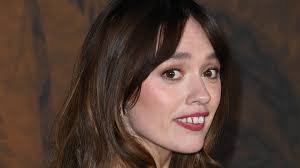 "Cruel y sin gracia": Aimee Lou Wood indignada por parodia de SNL sobre sus  dientes