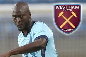 William carvalho (sporting lisbon) with an attempt from the centre of the box is saved in the top centre of the goal. West Ham To Turn To Porto Ace Danilo Pereira As 31m Move For Sporting Lisbon S William Carvalho Stalls