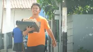 Salah satu contoh konten video prank ojol adalah dari chanel youtube bernama hasanjr11. Indonesian Youtuber Slammed For Video Where He Offered Money To People To Cancel Their Fast During Ramadan The Star