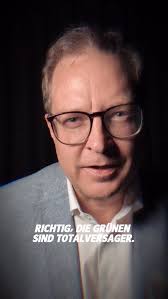 Die Grünen haben das Land gespalten und die Wirtschaft gegen die Wand  gefahren. Anstatt vernünftige Politik zu machen, trauern sie dem  schlechtesten Wirtschaftsminister in der Geschichte der ...