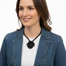 Which is your favorite? The knot or flowers? Just wanted to highlight  artist Sarah Cavender who's work we carry at Glassando . Sarah uses metal  mesh in unique ways to create her