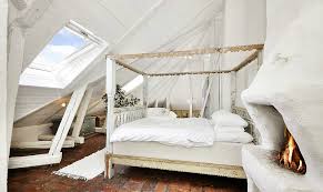 Stile shabby chic anche per il terrazzo (o il giardino) con vecchi mobili chiari in ferro battuto oppure legno, dagli evidenti segni del tempo. Come Ti Arredo 6 Arredare Una Camera Da Letto In Stile Shabby Easyrelooking