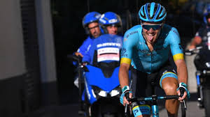 Remco evenepoel started his sport career in association football. Lombardei Rundfahrt Remco Evenepoel Fallt Von Einer Brucke Radsport Video Eurosport