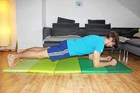 Hyperextension trainieren den rückenstrecker und geringermaßen den gesäßmuskel (po) und. 5 Effektive Ruckenubungen Fur Zuhause Ohne Gerate Christian Roller Personal Training Fitnesstraining Gruppentraining