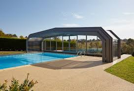 Cubierta De Piscina Alta Angular Independiente Cubierta Piscina Abrisud Fabricante Cubierta De Piscina En 2020 Piscina Cubierta Cubierta Alta Paisajismo Piscina