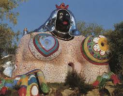 The high priest and the high priestess, the magician and justic. Niki De Saint Phalle Und Ihr Tarot Garten Walterlenz S Blog