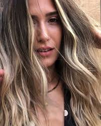 Rofle Golge Highlight Lowlight Ombre Sombre Brushlight Facelight Gibi Islemleri Yaptirmak Cok Kolay Onemli Olan Renk Gecis Boyali Sac Sac Guzelligi Sac