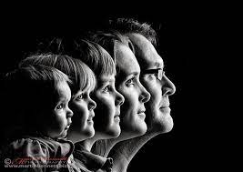 17 Creative And Inspiring Family Portraits For Your Next Photo Shoot Family Black And White Family Portraits Family Photography