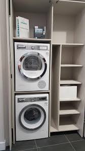 Hervorragende Waschkuche Stapelbar Waschmaschine Und Trockner Detail Ist Leicht Verfugbar In 2020 Stacked Laundry Room Laundry Room Closet Laundry Room Storage